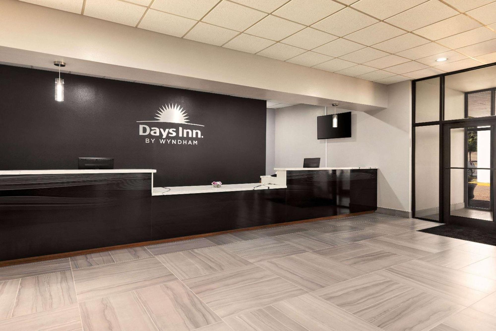 Days Inn By Wyndham Mccomb Ms Exterior photo