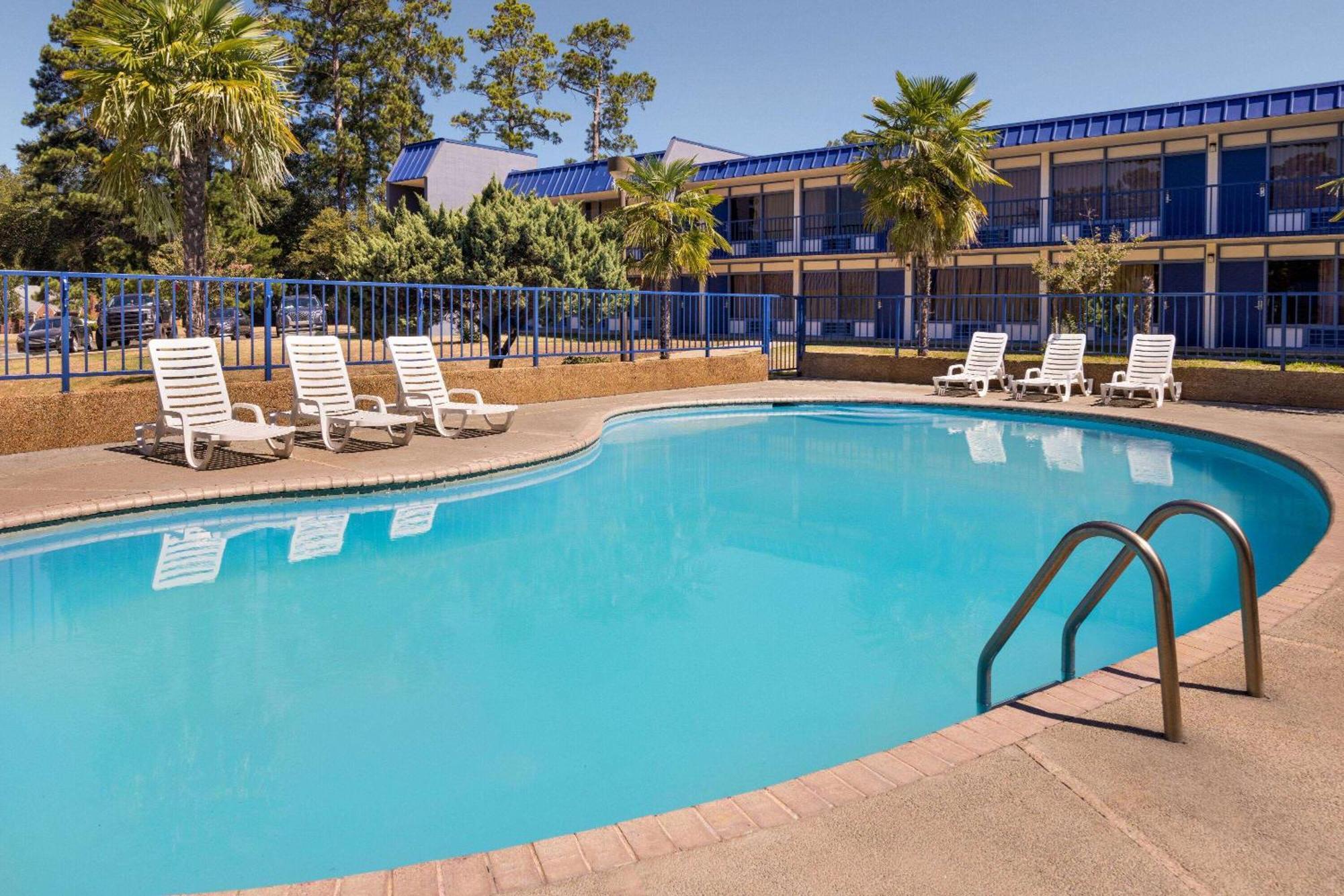 Days Inn By Wyndham Mccomb Ms Exterior photo