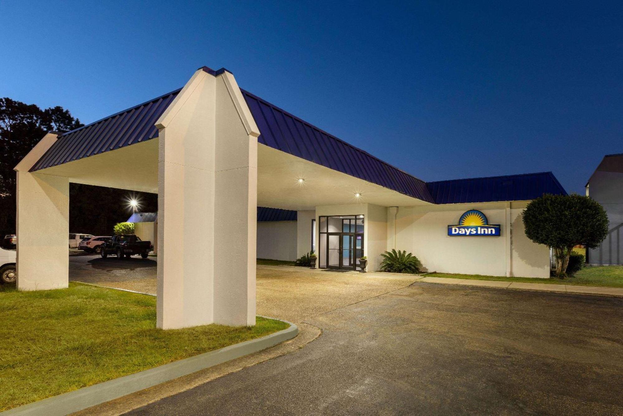 Days Inn By Wyndham Mccomb Ms Exterior photo